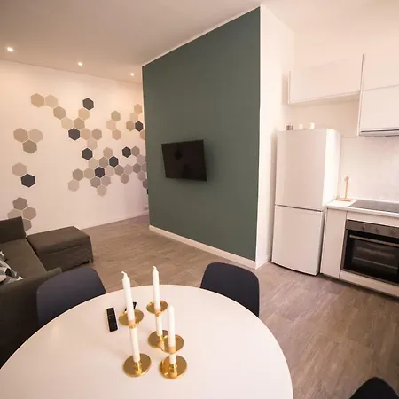 House - 1 Min Dal Mare-vicinissimo Ad Ortigia E Al Teatro-parcheggio Fuori Ztl In Strada Gratuito