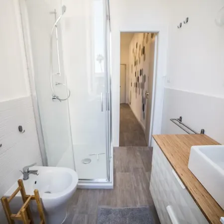 House - 1 Min Dal Mare-vicinissimo Ad Ortigia E Al Teatro-parcheggio Fuori Ztl In Strada Gratuito