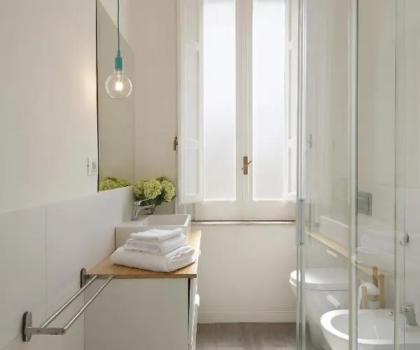 House - 1 Min Dal Mare-vicinissimo Ad Ortigia E Al Teatro-parcheggio Fuori Ztl In Strada Gratuito Апартаменты *