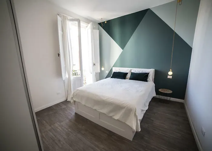 Апартаменты House - 1 Min Dal Mare-vicinissimo Ad Ortigia E Al Teatro-parcheggio Fuori Ztl In Strada Gratuito *